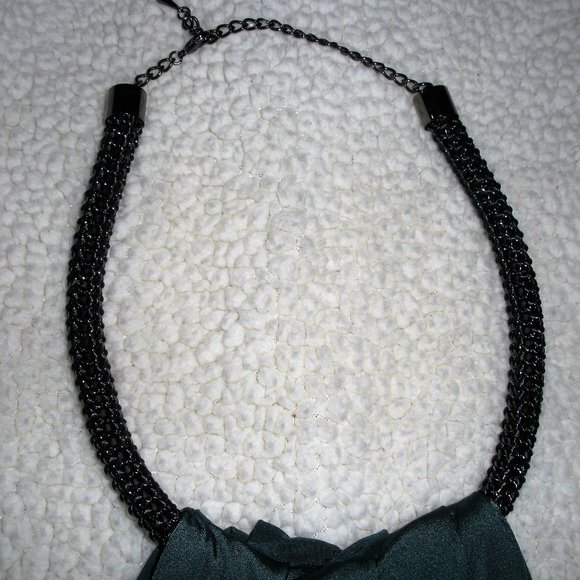 BEBE soft dark green halter top gunmetal chain hoop neck closure - Picture 7 of 7